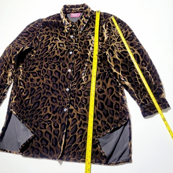 VTG Denim&Co. Shimmering Velvet Leopard Print Long Sleeve Button Down Top (L) - Picture 9 of 9